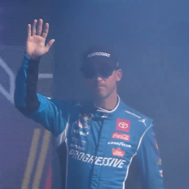 He loves the noise. Denny Hamlin is introduced at Phoenix Raceway. #Championship4