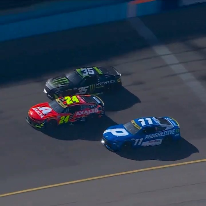 There's a change at the front! William Byron surges to the lead! #Championship4