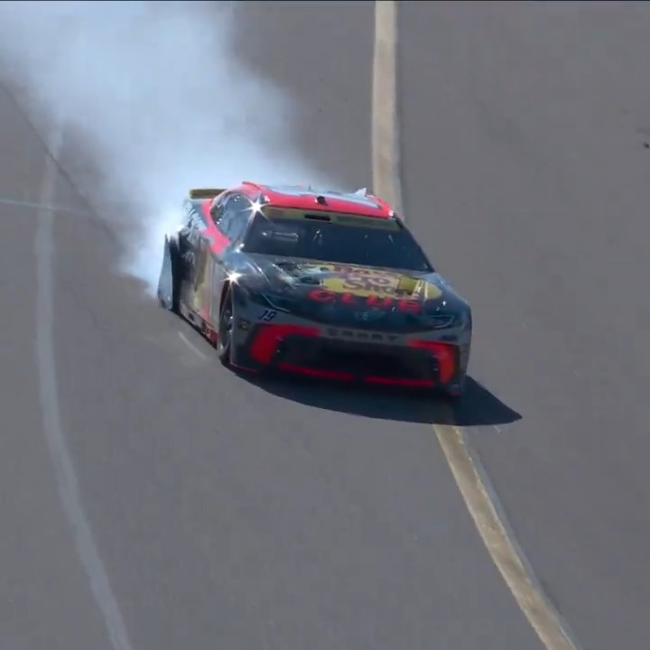 A driver in the #Championship4 with issues! Chase Briscoe limps his race car to pit road.