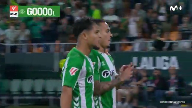 🎩 𝘼𝙣𝙩𝙤𝙣𝙞𝙤 𝙙𝙚 𝙏𝙧𝙞𝙖𝙣𝙖 se quedó en el Betis para hacer cosas así: #LaCasaDelFútbol #LALIGAEASPORTS