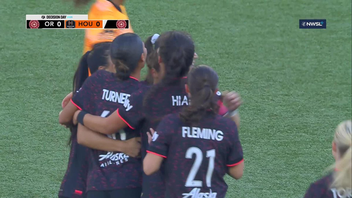 From distance! 🚀 What a strike from Deyna Castellanos 😱