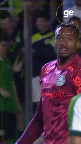 Carlos Miguel tá pegando até sinal de Wi-Fi... 🛜 #brasileirão