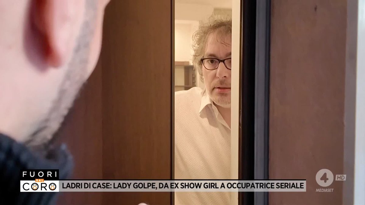 Vi ricordate di Donatella Di Rosa, aka Lady Golpe? È stata famosa negli anni '90 per aver denunciato un inesistente colpo di Stato. Oggi è un'occupatrice seriale di case e al momento occupa col figlio un B&B di Roma. Abbiamo incontrato quest'ultimo. #Fuoridalcoro
