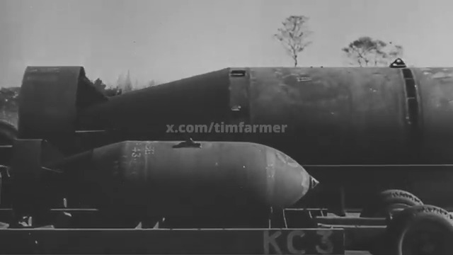 The Brits built badass bombs. Here is footage showing their 12,000lb bomb rolling past a still large 1,000lb. Also includes shots of it being used during battle of Germany and the sinking of the Tirpitz. 170 were produced in the last 2 years of the war.🫡