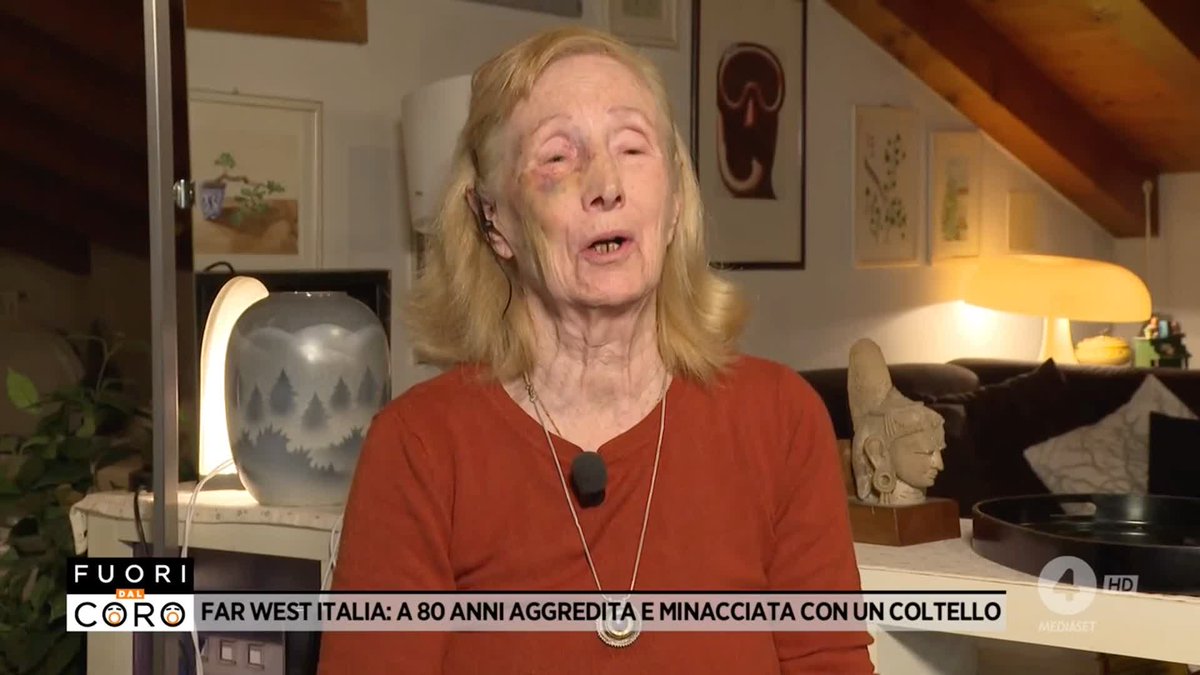 Giuliana, 80 anni, è stata aggredita e minacciata con un coltello di 10 centimetri: il malvivente voleva i soldi e l'ha buttata a terra, strappandole la borsa. È successo ai giardini pubblici a #Padova alle 8 del mattino. #Fuoridalcoro