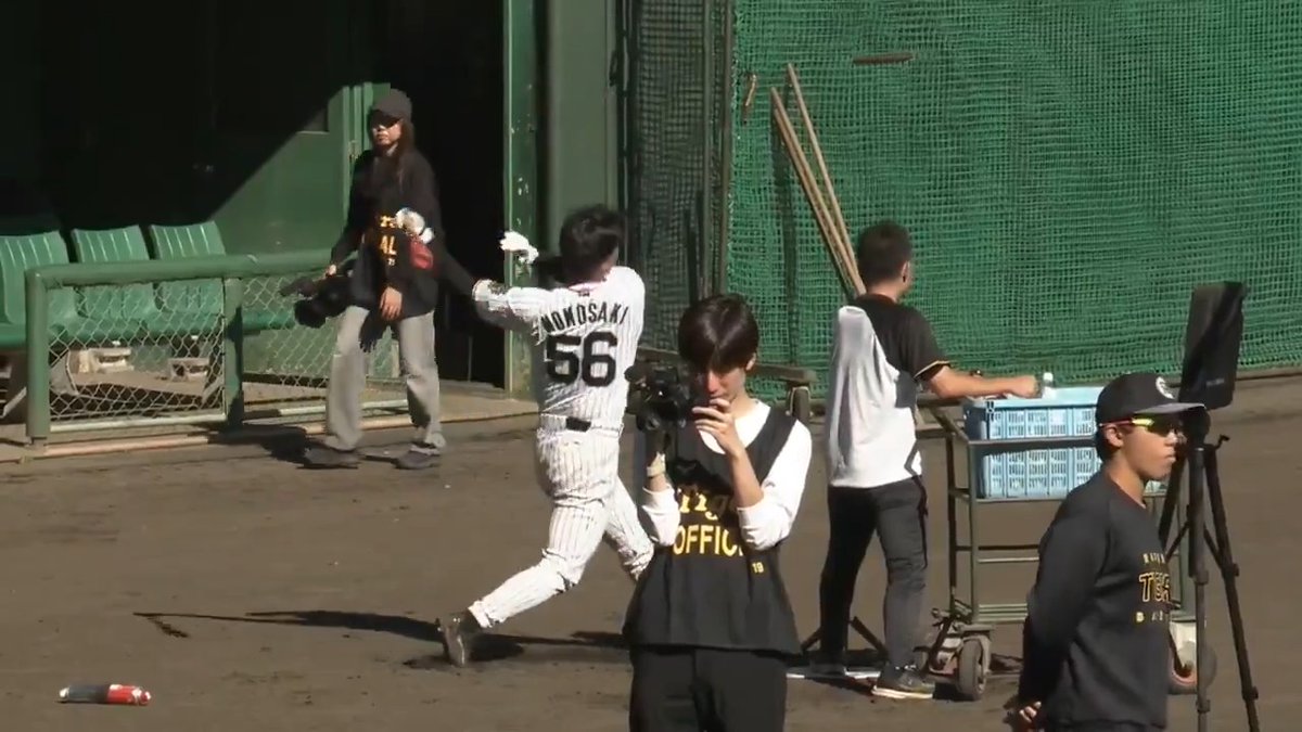 【安芸】 ロングティー打撃で百﨑選手が今日も快音連発!キャンプ2日目も存在感を発揮! #hanshin #虎テレ #阪神タイガース #秋季キャンプ 虎テレでは秋季キャンプをライブ配信