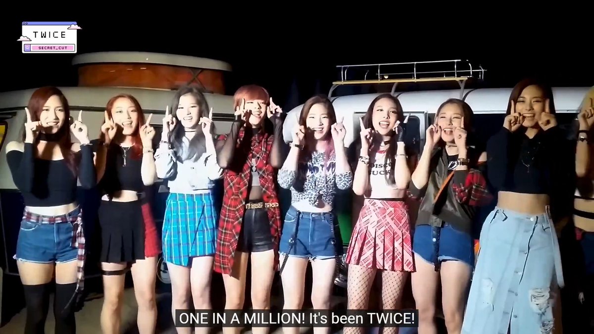 Baby TWICE's messy group greeting 😭🥺