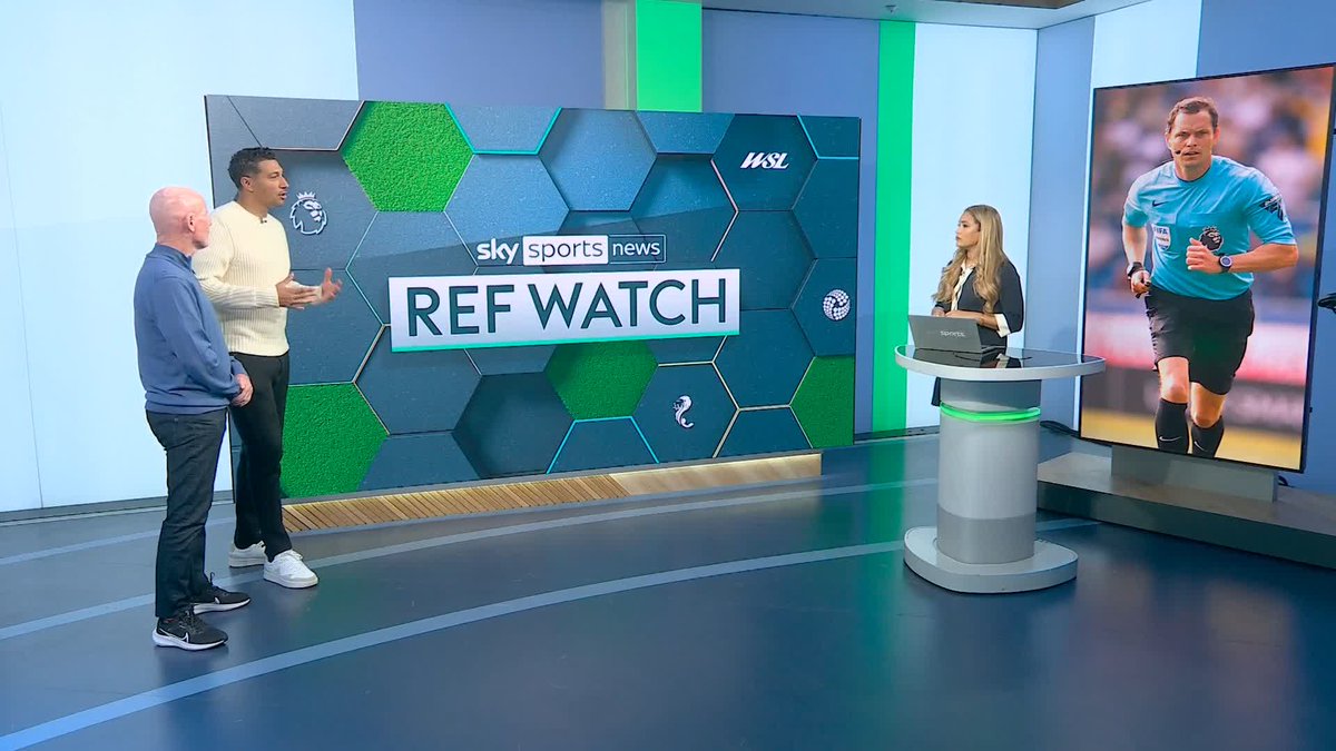 "It wouldn't take much longer for the VAR to check it!" Jay Bothroyd and Dermot Gallagher discuss whether the VAR should be able to intervene on decisions such as the one that led to Man Utd's controversial goal against Nottingham Forest... 🔎