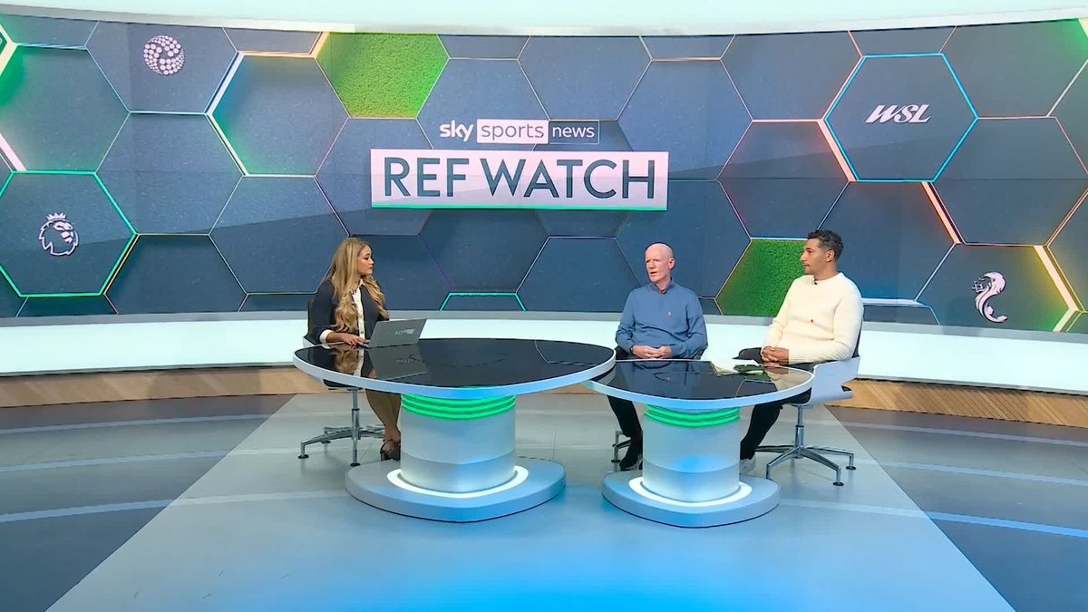 "As much as I like a physical game... that should be a red card!" Ref Watch disagree over whether Amadou Onana should have seen red for his push on Alexis Mac Allister on Saturday ๐ฌ
