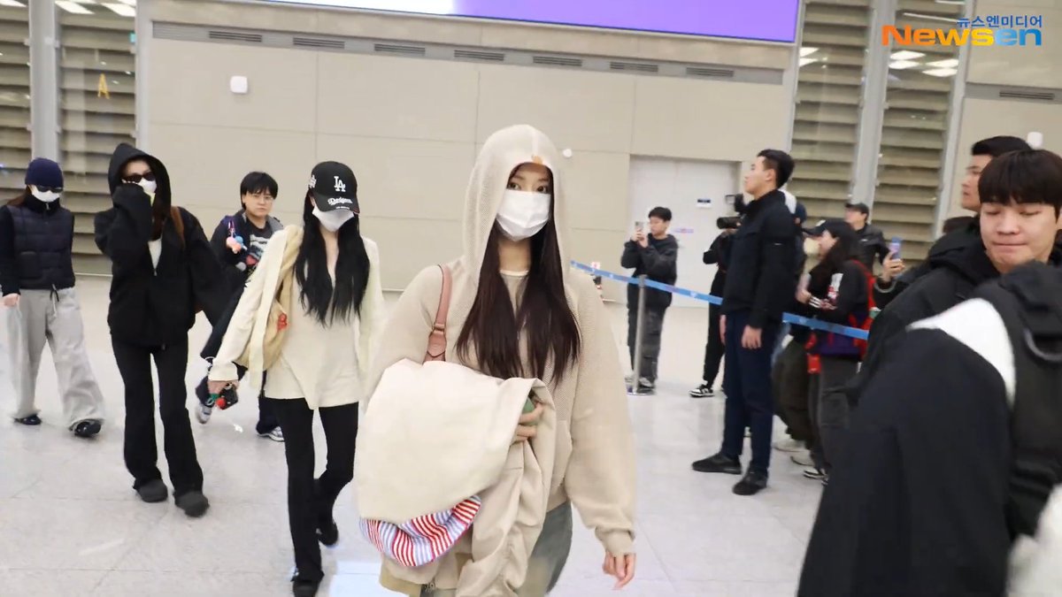 TWICE has arrived back in Korea from Australia after two successful shows. They have two more shows in Melbourne this weekend.