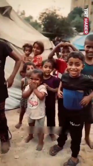 Gazze’de umudun adı, her şeye rağmen gülümseyen çocuklar.