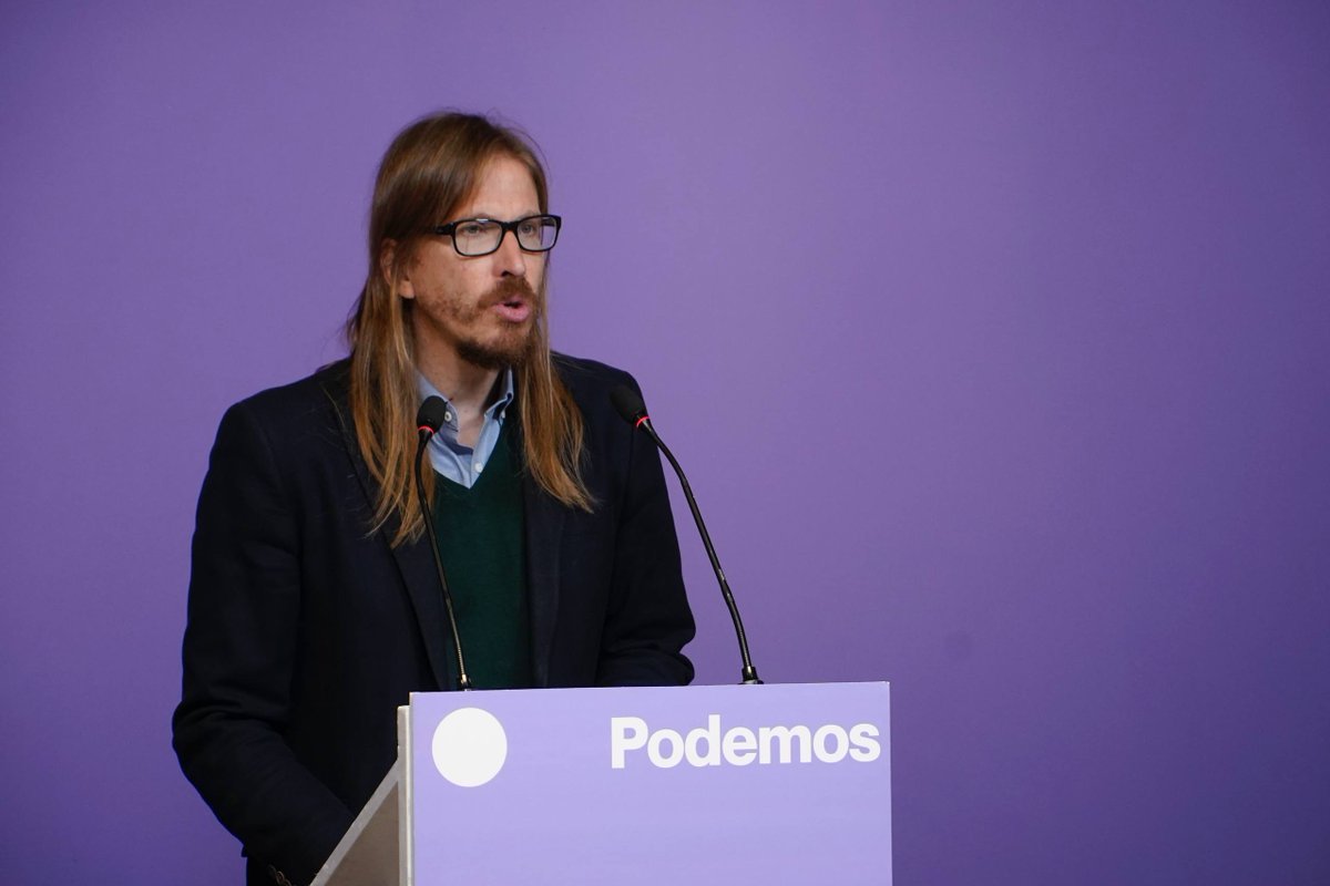 Podemos no participará en ninguna conmemoración de la reimposición de la Monarquía por el dedo sanguinario de Franco. La única celebración que nos interesa es la que se dará el día que se produzca la caída de la Monarquía y la llegada de una nueva República. 🎥 Pablo Fernández