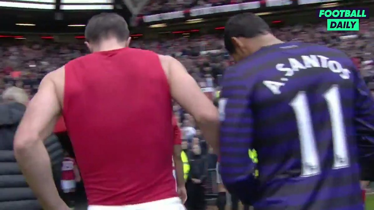 13 years ago today, Arsenal defender André Santos bizarrely swapped shirts with former Arsenal player Robin van Persie AT HALF TIME in van Persie’s first game against Arsenal, since joining Man United.