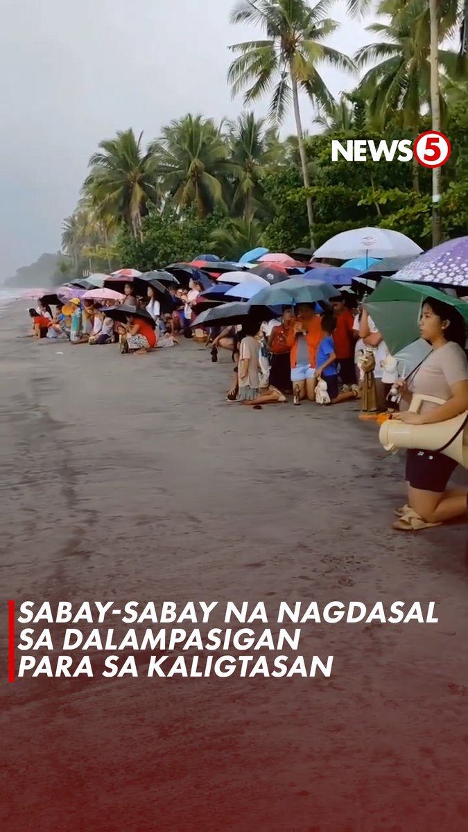 MGA RESIDENTE, NANALANGIN SA TABING-DAGAT PARA SA KALIGTASAN SA BAGYO Nagtipon-tipon ang ilang residente sa baybayin sa Brgy. Dao, Capiz upang manalangin at humiling ng kaligtasan habang papalapit sa bansa ang Bagyong #TinoPH. Bitbit ang imahen ng mga santo, taimtim na nagdasal ang mga residente sa tabing-dagat sa pag-asang mailayo sila sa panganib. | via John Aroa