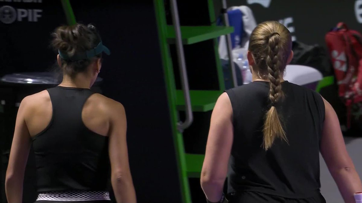 First set ✅ Jelena Ostapenko and Hsieh take the first set 6-3 over Errani/Paolini. #WTAFinalsRiyadh