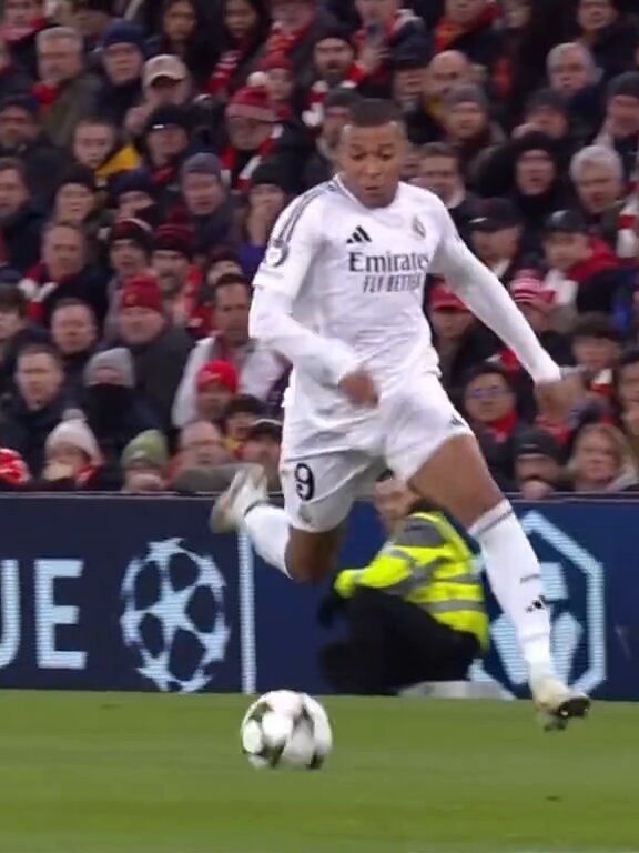 Bradley’s tackle on Mbappe >>💀🔙
