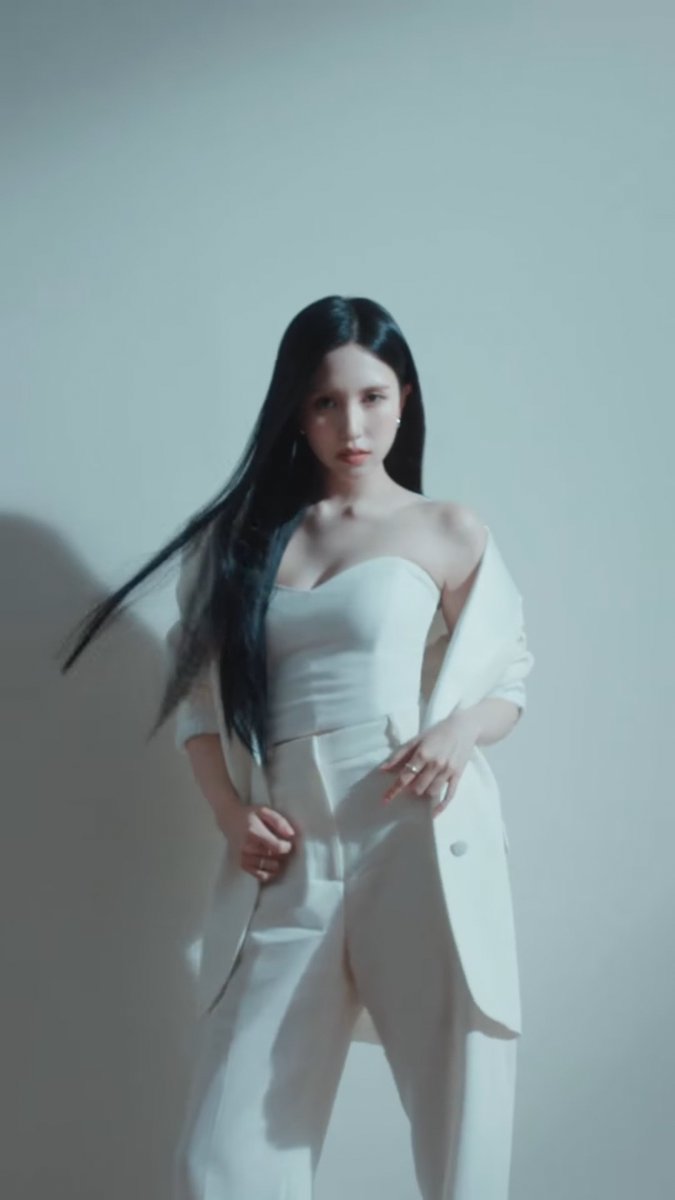 TWICE MINA appointed as the new Brand Muse of colored contact lens brand MEVILAGE.
