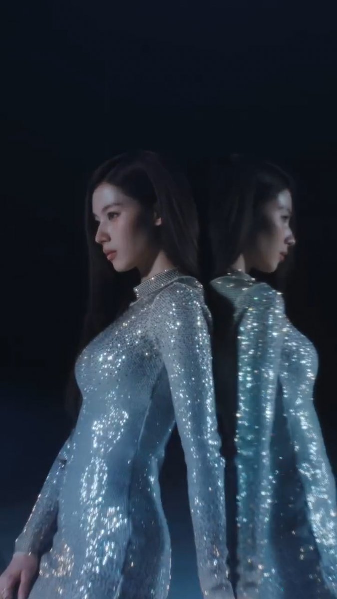 TWICE SANA appointed as the new Brand Muse of colored contact lens brand RADIRIS.