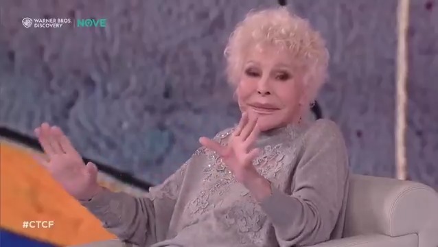 - Non fumo più le canne per dormire. Uso dei sonniferi, ma mi fanno sognare troppo - Forse è meglio tornare indietro - Hai ragione, è molto più sano. Almeno lì sai cosa c'è dentro: l'erba #CTCF