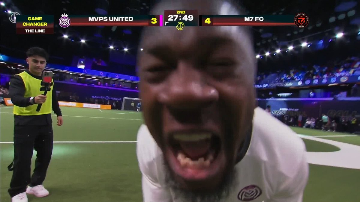 Tyrone Marsh scores from behind the line to draw the game level 🤯