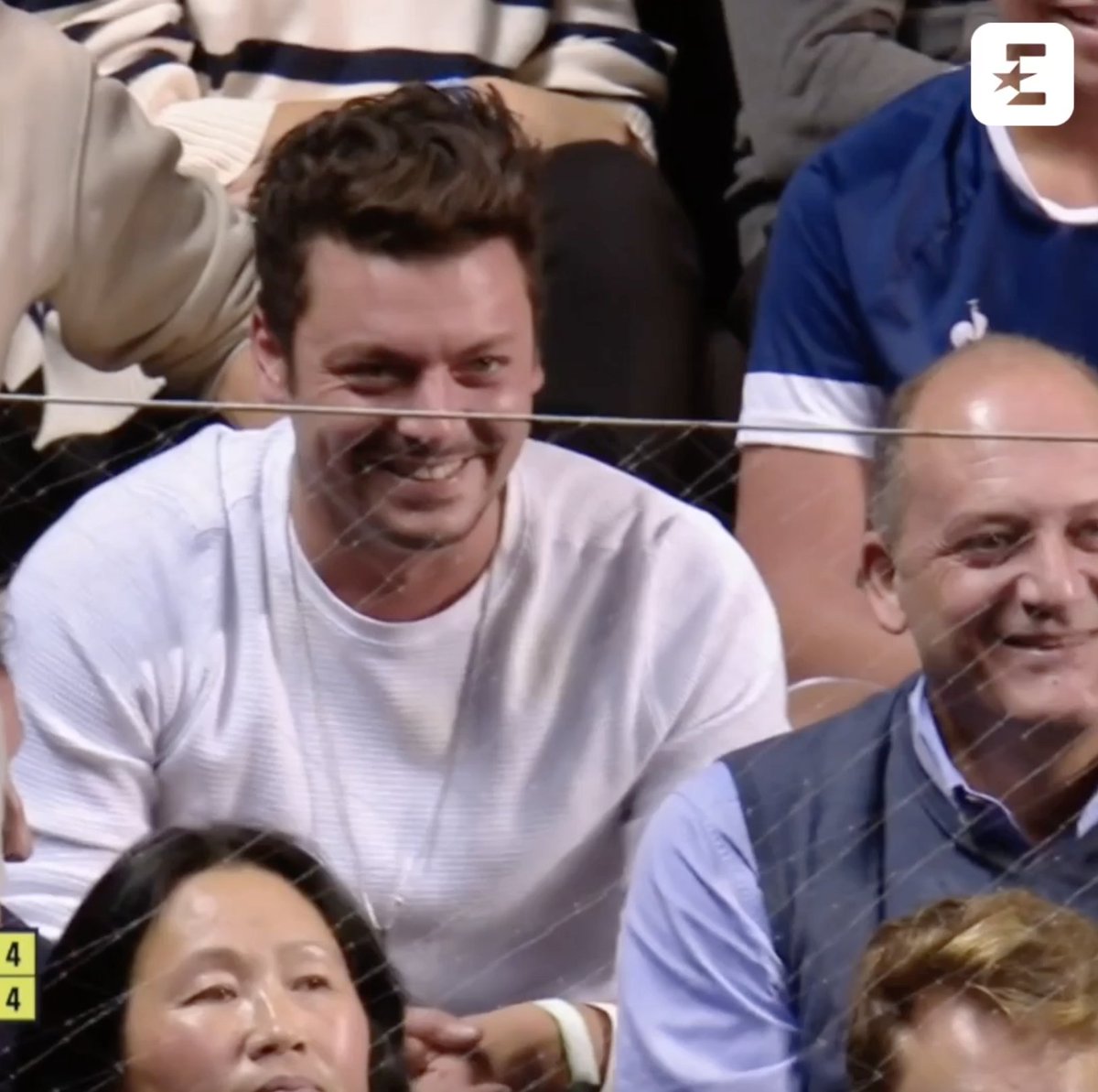 Kev Adams s'est fait attraper par Aurélie Tourte pendant Bercy 🤣