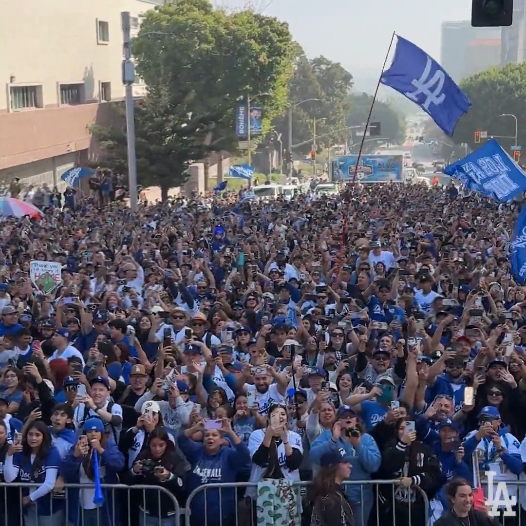 Los Ángeles salió a la calle para celebrar con los campeones.