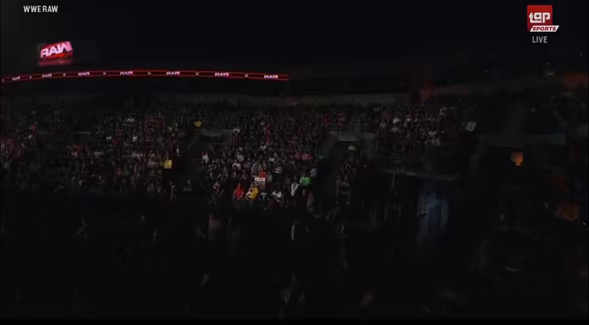 EVERYONE IN THE ARENA GOT ON THEIR FEET FOR DIRYY DOMINIK MYSTERIO 🐐🐐🐐🐐🐐🐐🐐🐐🐐🐐🐐 #WWERAW