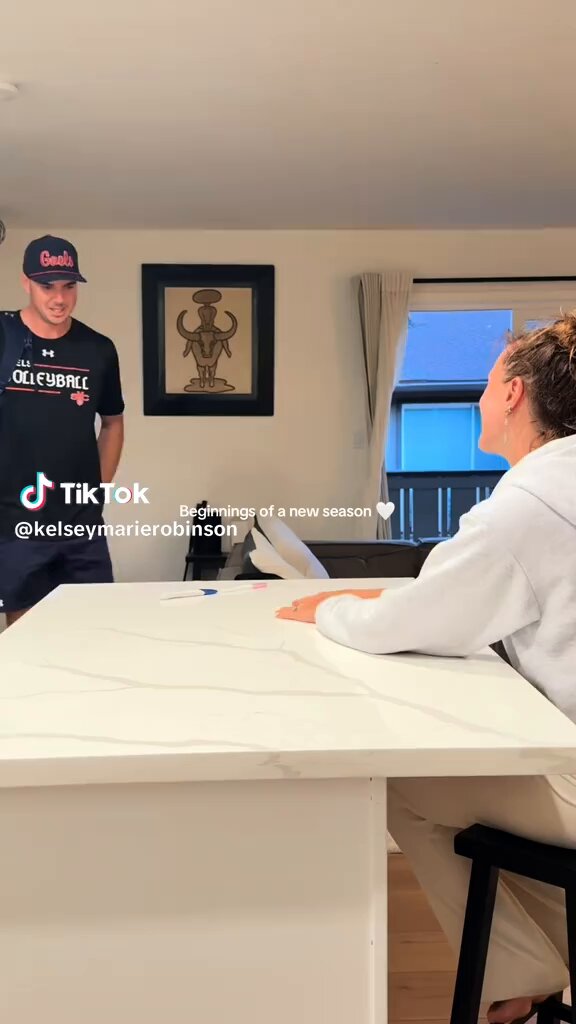 📸 Kelsey Cook'un hamilelik haberini ailesi ve çevresi ile paylaştığı anlar