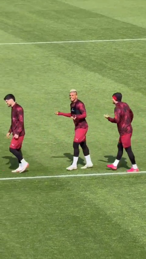 Lemina, Barış Alper'in şapkasına takıldı. (Futbol Plus)