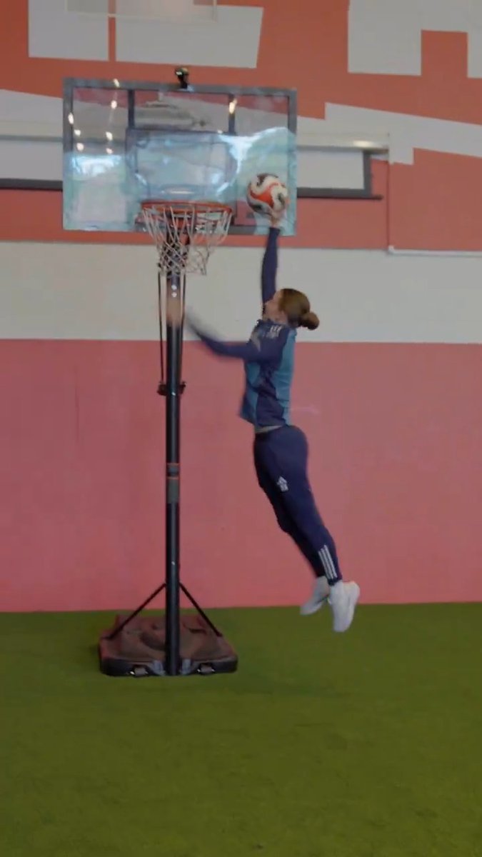 Three-pointers, free-throws and a Kyra and Kim trickshot 🤣 Our Gunners take on the basketball challenge 🏀