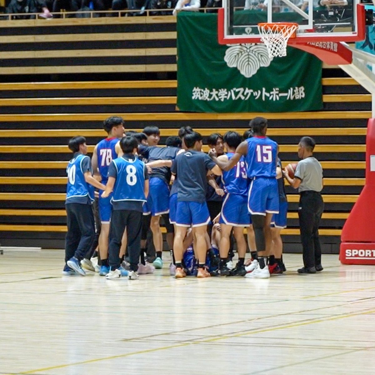 レフェリー「そうじゃないΣ🫲」 試合終盤の勝負所でバスケットカウント! 痛んだ選手を不思議なチカラで治す国士舘ベンチ..🧚 比嘉 一竣(国士舘大学3年/PG/185cm/美来工科高) #地球最後のヤンチャ軍団 #大学バスケ