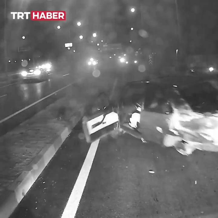 Karabük'te bir sürücü, yoldaki hayvana çarpmamak için manevra yaptı ve kaza meydana geldi.