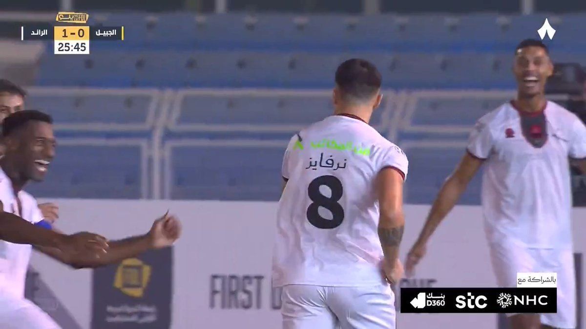 هدف! ⚽️ من كرة ثابتة متقنة، نارفيز يضع الهدف الثاني في شباك الجبيل 🎯 #دوري_يلو | #الجبيل_الرائد