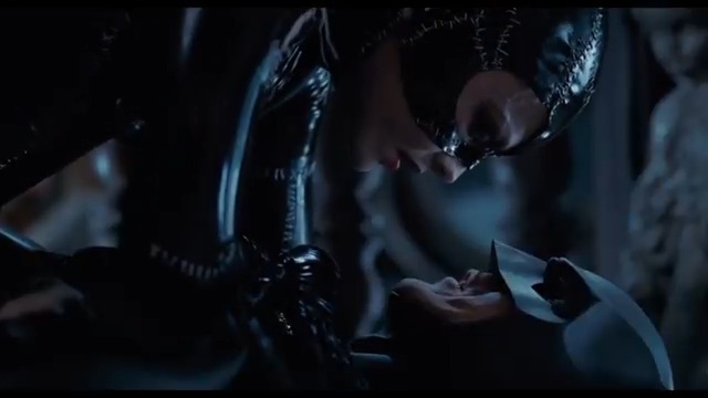 Batman Returns (1992) might be the strangest summer blockbuster ever made. It’s less a superhero movie and more a twisted, psychosexual fairy tale. Tim Burton turned a comic book sequel into a haunting study of lonely monsters hiding behind masks.