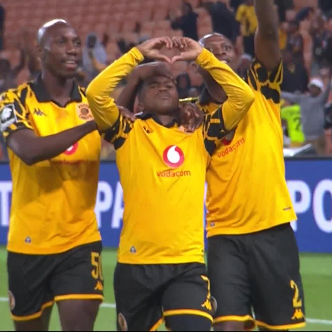 The Chiefs fans didn't have to wait long for the opener ✌️🟡 📺 Stream #BetwayPrem on DStv: #SSDiski | McDonald’s SA