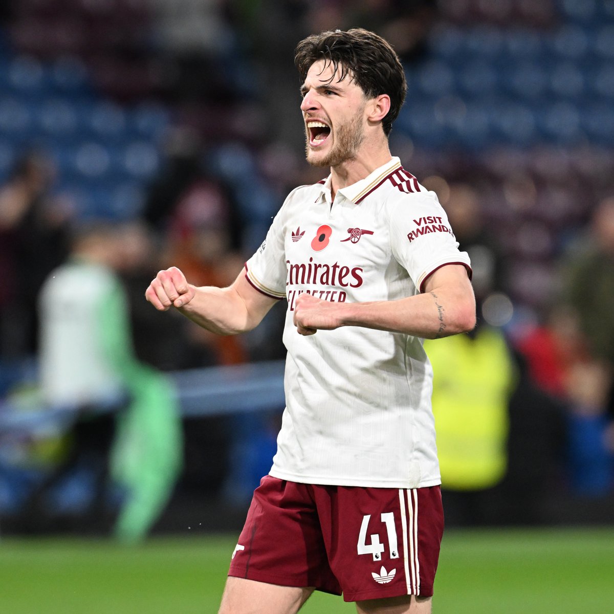 🚨 Jamie Carragher on Arsenal “Every week it’s a corner, a free-kick, a recycled ball... that’s where Arsenal score from now. Fair play, it’s effective, but when your biggest threat is your centre-back, don’t tell me you’re playing champagne football.”