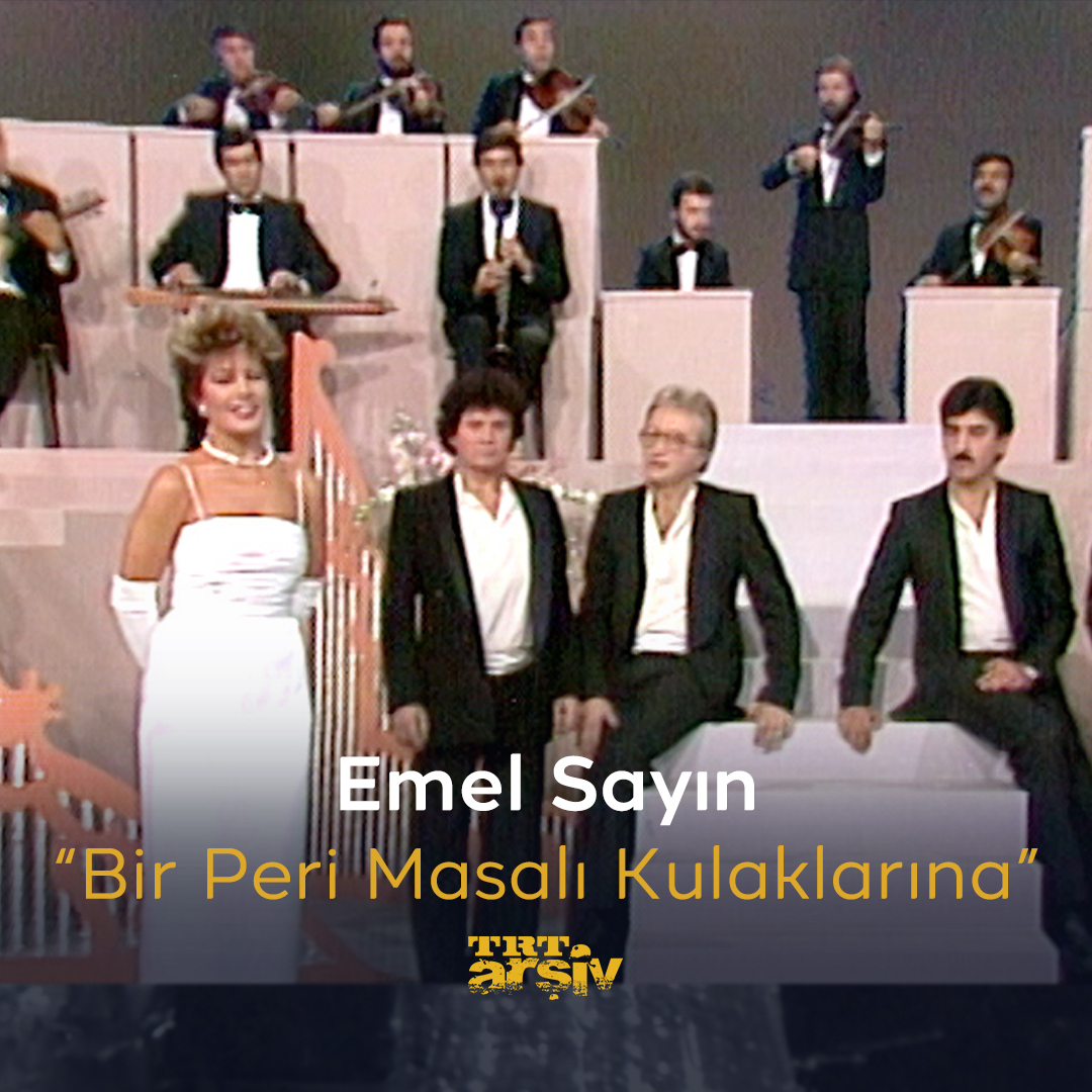 Bestesi Avni Anıl’a, güftesi Bekir Mutlu’ya ait “Bir Peri Masalı Kulaklarına” eserini Emel Sayın, koro eşliğinde seslendiriyor. 🌷 #TRTArşiv