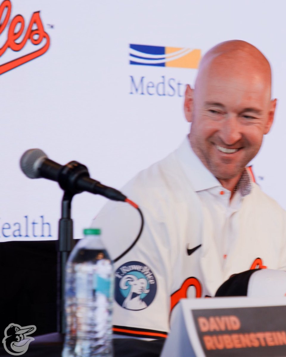 "Here, Dad." 🥹 🧡 Alby's daughter, Gigi, stole the show at today's introductory press conference.