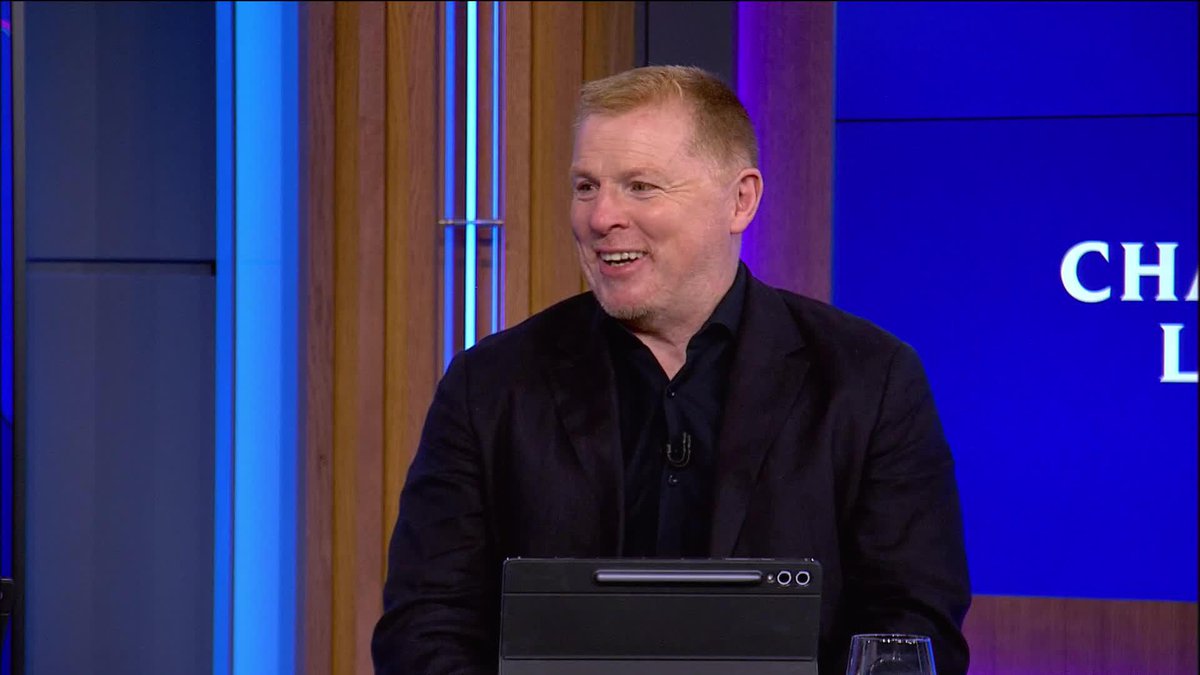 The last man to sit where Neil Lennon is sat tonight in the Premier Sports studio is back managing Celtic! 🍀👀 “I might take that!” 😂