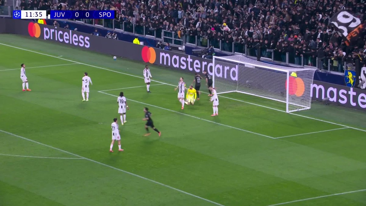 Un día estás jugando con el Puebla en México y después estás anotándole un golazo a la Juventus en la Champions League, jugador de culto Maxi Araujo