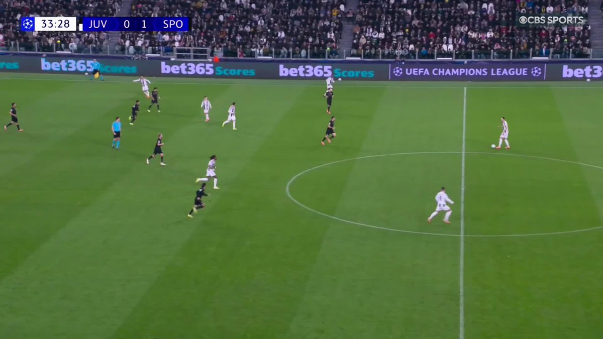 Dušan Vlahović times his run to perfection and slots it home to grab the equalizer for Juventus 🎯