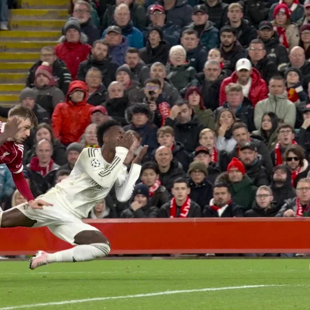 Liverpool-Fan schreit raus, was er von Vini Jr. hält - wartet bis zum Schluss #DAZNmoment Liverpool gegen Real seht Ihr jetzt live auf DAZN #UCL
