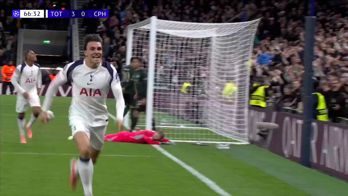 "SPURS ARE RUNNING RIOT" 🤩 Joao Palhinha, only just on as a substitute, is the latest on the scoresheet as Cristian Romero puts it on a plate for him! 4-0 Spurs! Watch on TNT Sports &amp; discovery+ UK