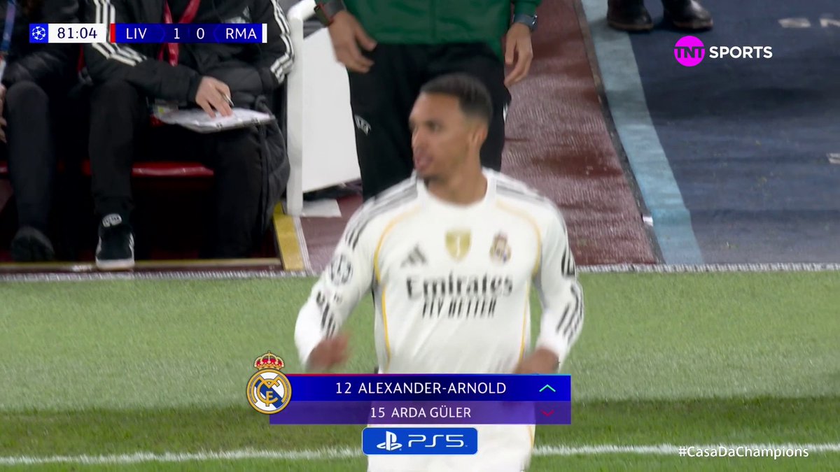 Torcida do Liverpool extremamente putaça e magoada com o Alexander Arnold. Absurdo o barulho estrondoso de tanta vaia