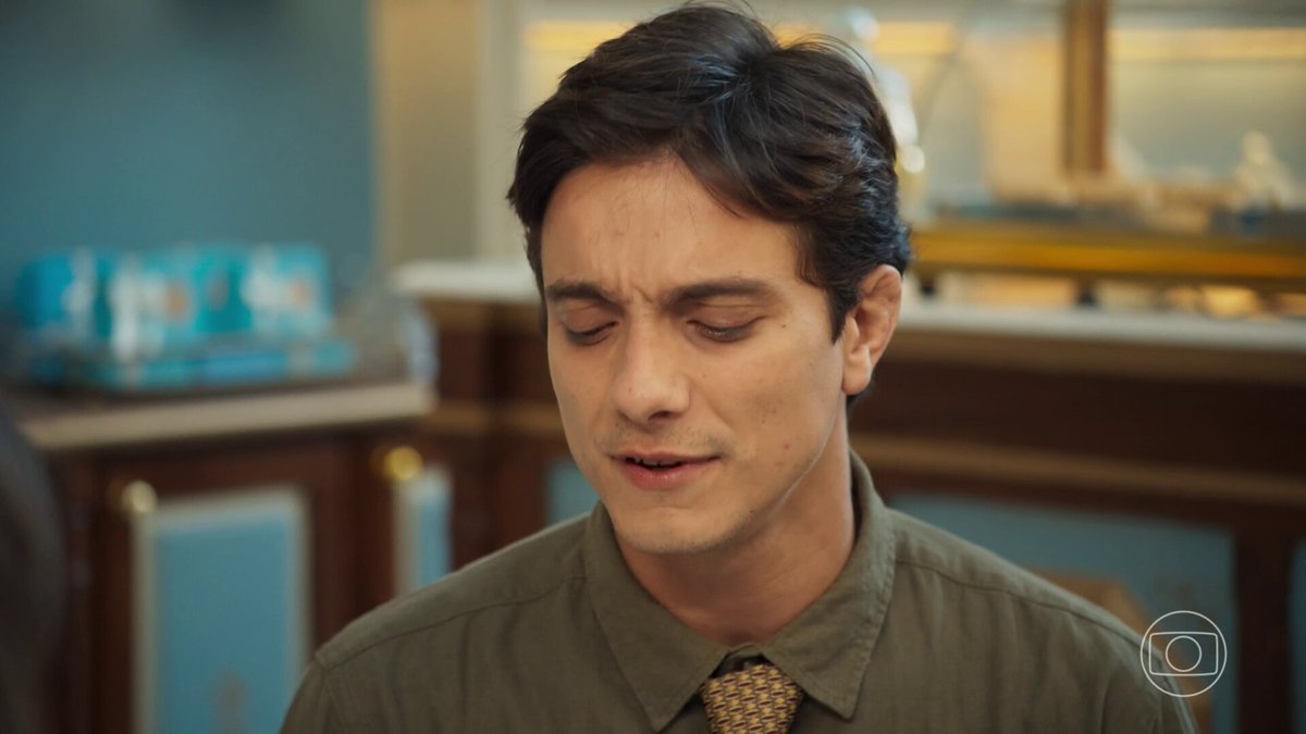 "Pra ser sincero, acho que não consigo ser seu amigo. A verdade e que te amo e estou completamente apaixonado por voce. Com licença." "Túlio, espera." "Te amo, Estela. Voce ama Celso?" "Gosto mt dele." "Gostar não é amar." O SOCO. #Etamundomelhor