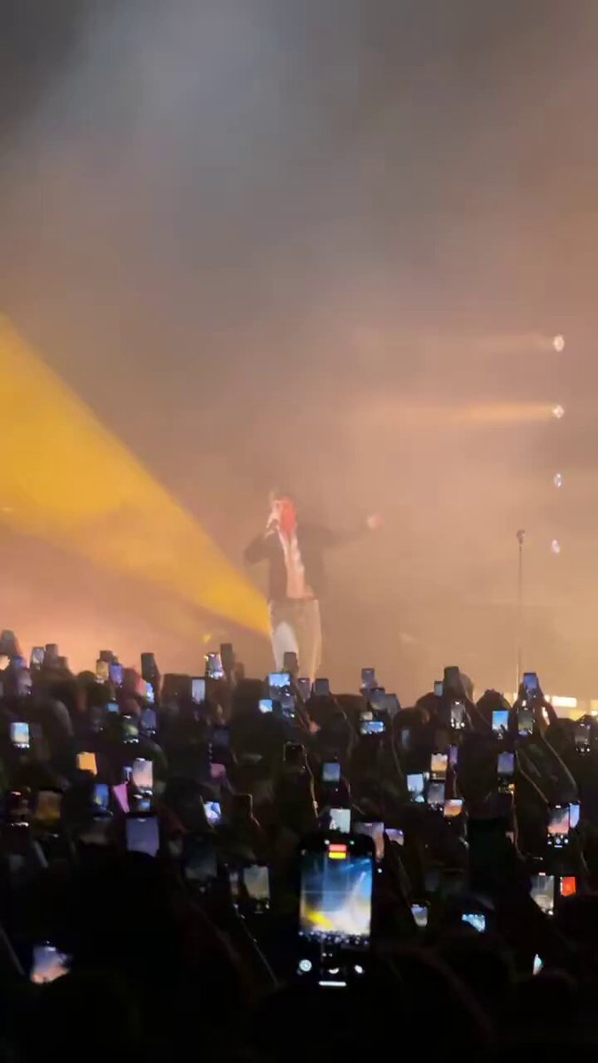 FULL VIDEO OF NIALL AS SALLY TONIGHT IN LONDON! (via benns)
