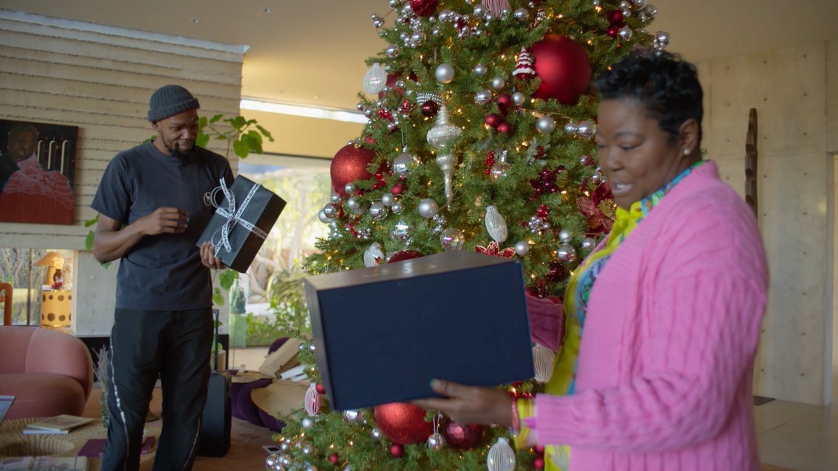 Kevin Durant and his mom Wanda celebrating Christmas together 🥹❤️ 📺 Starting 5 Season 2