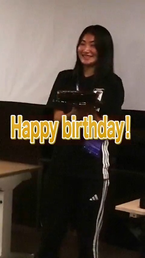 🔹U-17日本女子代表🔹 #ワールドカップ 大会中に誕生日を迎えた #髙橋佑奈 選手🎂🎉 チームのみんなでお祝いしました👏✨ 改めて、選手たちへの応援ありがとうございました！ #U17WWC FIFA Women's World Cup #夢への勇気を #U17日本女子代表 #jfa #daihyo #nadeshiko #サッカー日本代表