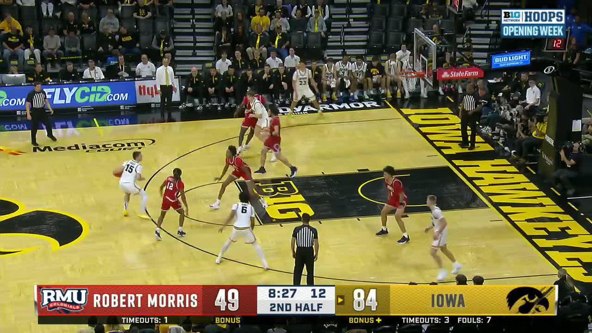 Howie joining the dunk party 🕺 Isaia Howard x #Hawkeyes 📺: Big Ten Network