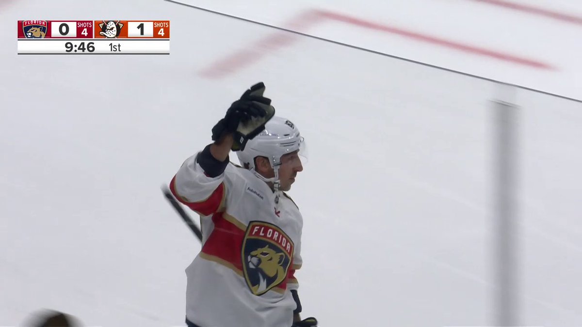 Brad's smooooooth with it 😮‍💨
